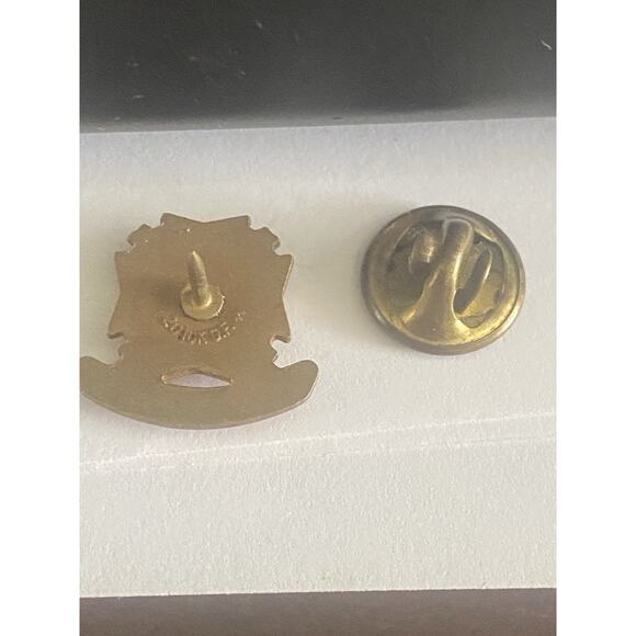 Vintage V.F.W. Lifetime Member Lapel Pin, Clasp Back, 1/20 10K GF / Enamel - Picture 2 of 2